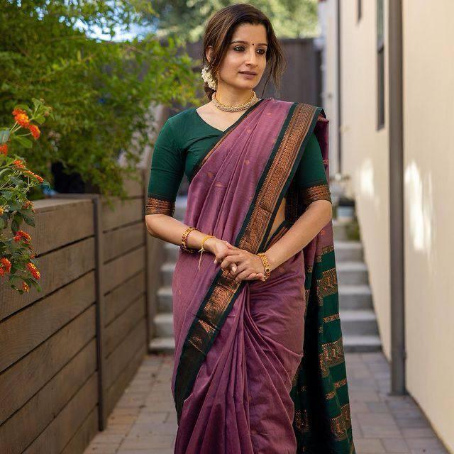 Bewitching Lavender Soft Silk Saree With Vibrant Blouse Piece